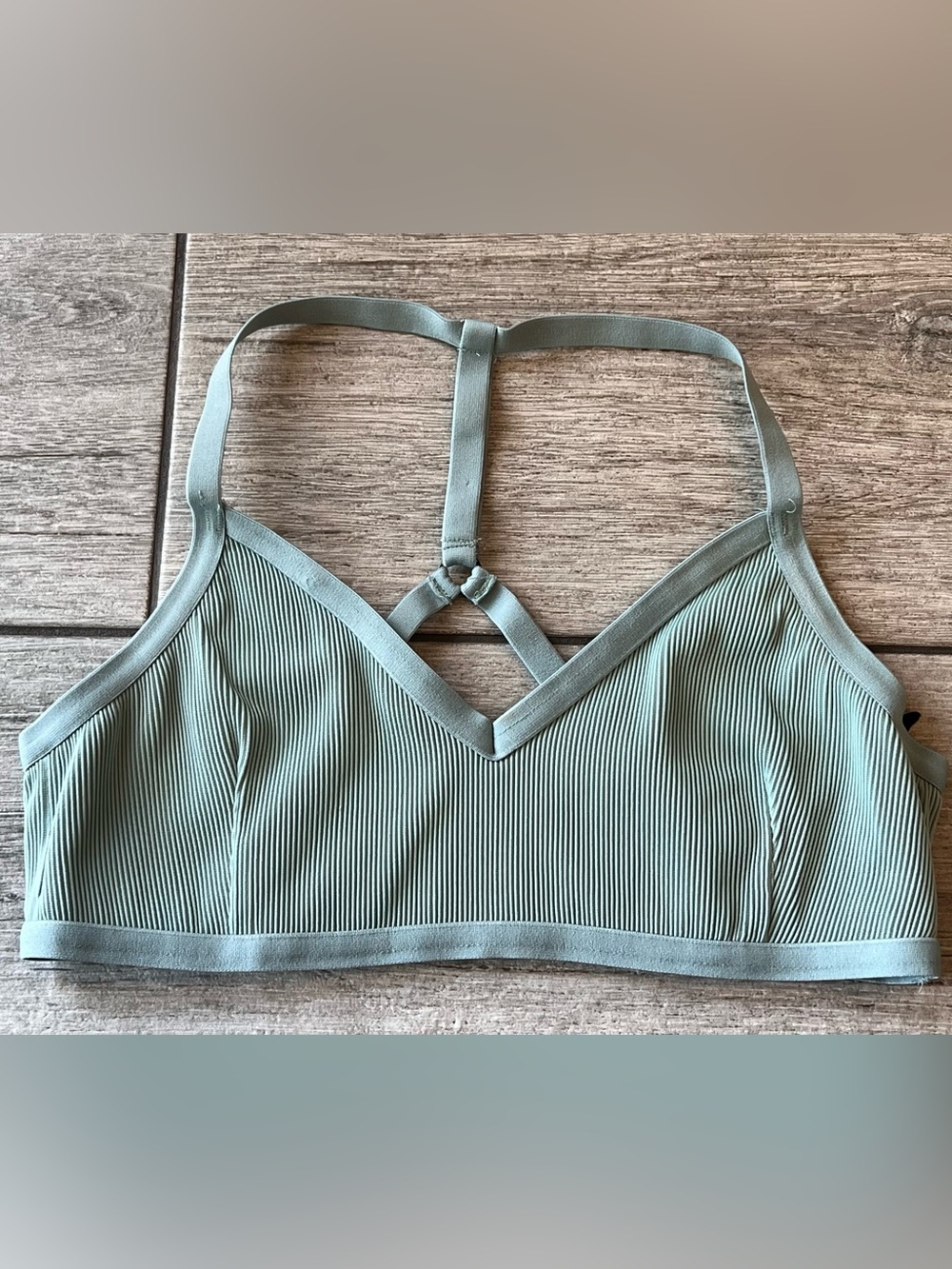 Koral Seamless Rib V-Neck Racerback Sports Bra Sage Green Size M Yoga Pilates